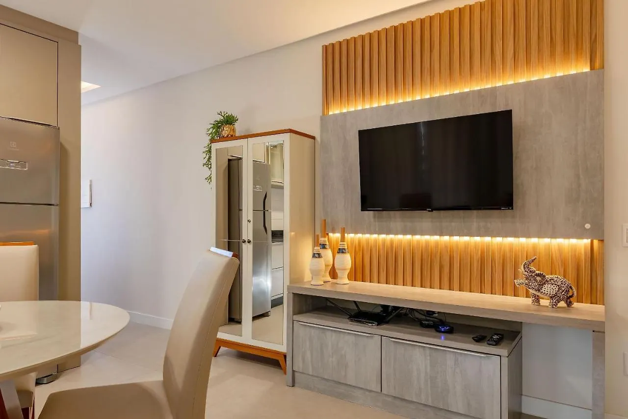 Agravavel Apartamento A Poucos Minutos Da Praia Бомбиньяс 0*,  Бразилия