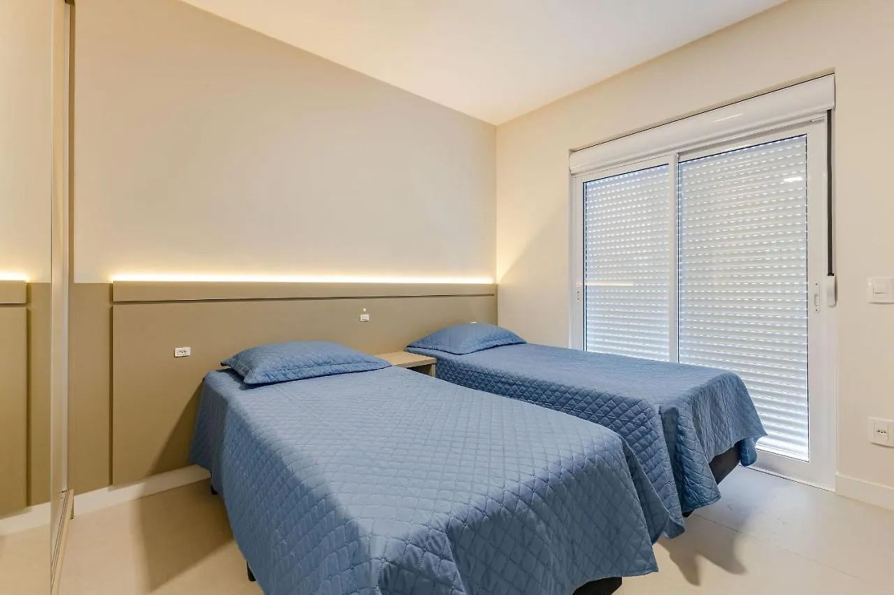 Agravavel Apartamento A Poucos Minutos Da Praia Бомбиньяс Бразилия