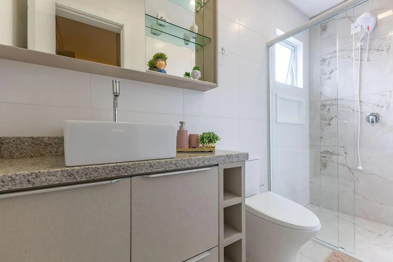 Agravavel Apartamento A Poucos Minutos Da Praia Бомбиньяс Апартаменты