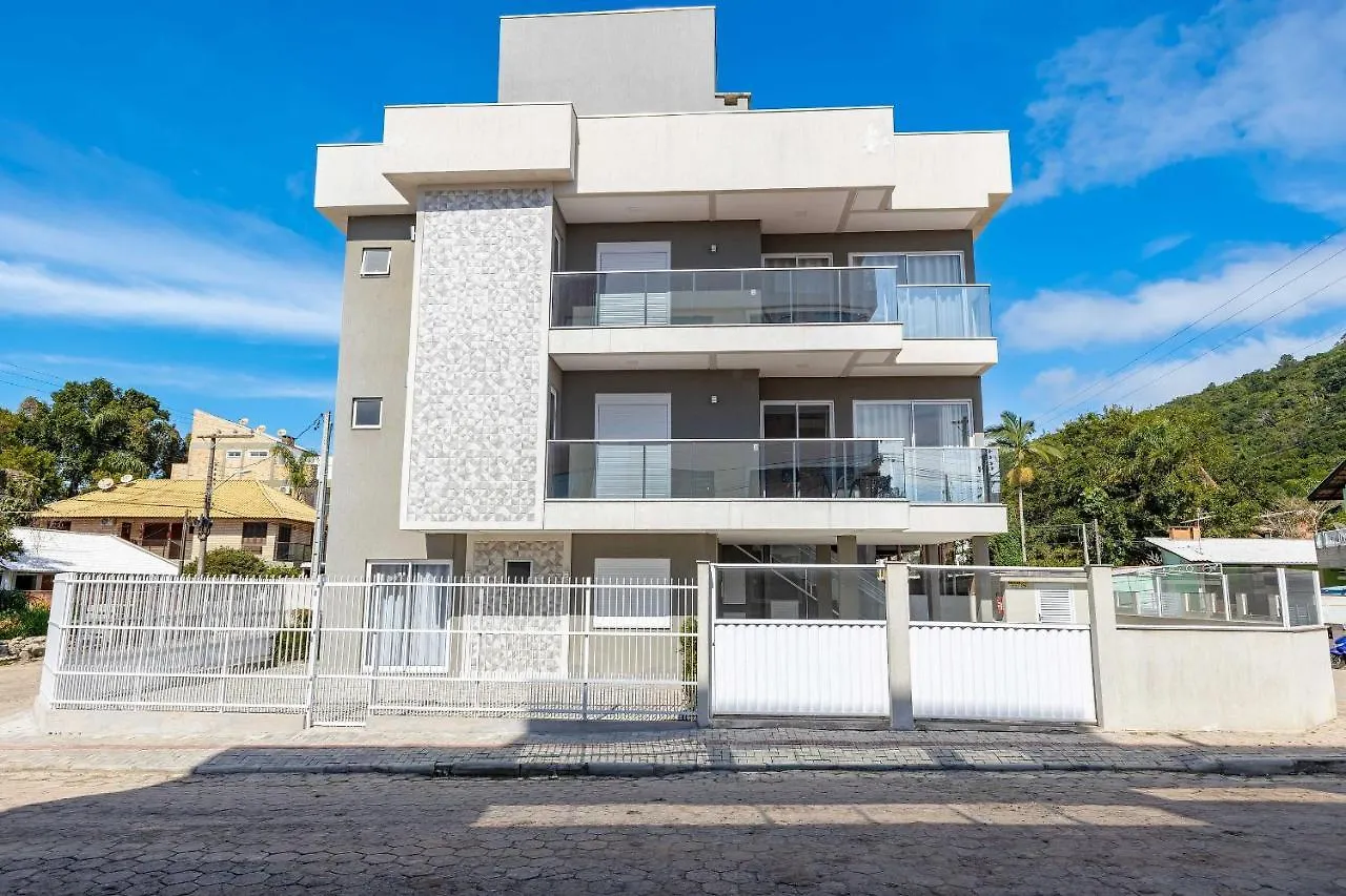Agravavel Apartamento A Poucos Minutos Da Praia Бомбиньяс Апартаменты